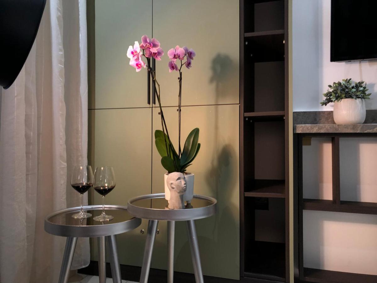 Urban Stay Tirana Deluxe Екстер'єр фото