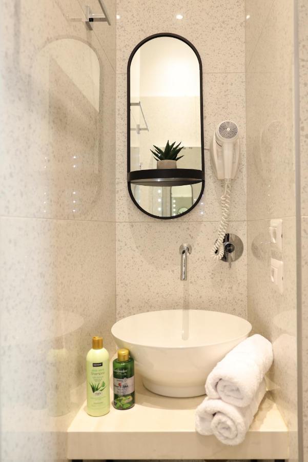 Urban Stay Tirana Deluxe Екстер'єр фото